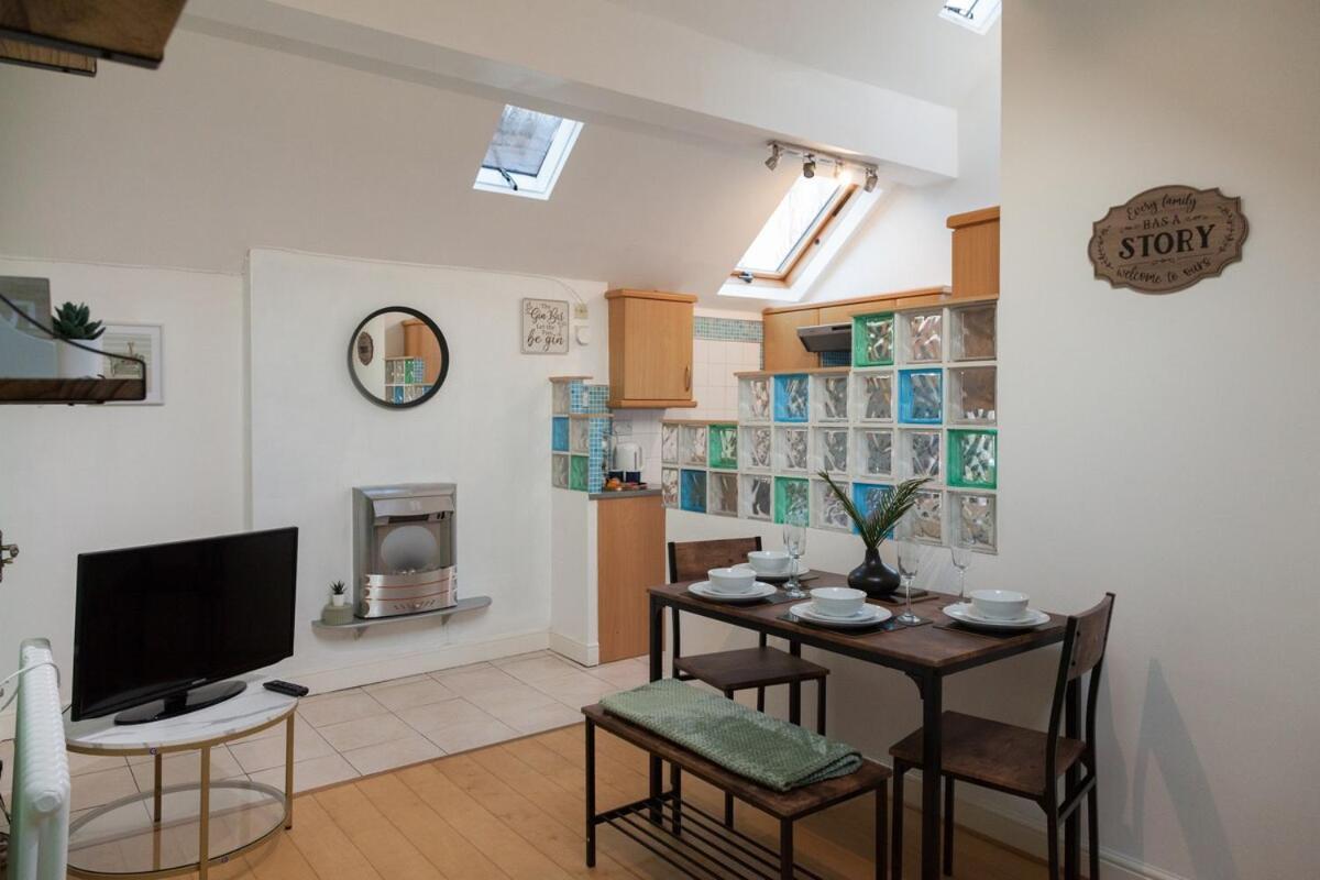 Villa Victorian Elegance At Kingscliffe, Sleeps 17 Manchester Esterno foto
